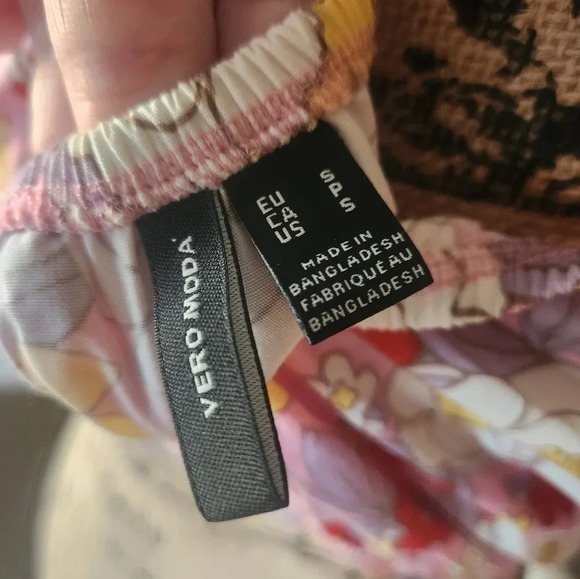 NWOT Vero Moda Floral Crop Top Sm - Picture 3 of 3